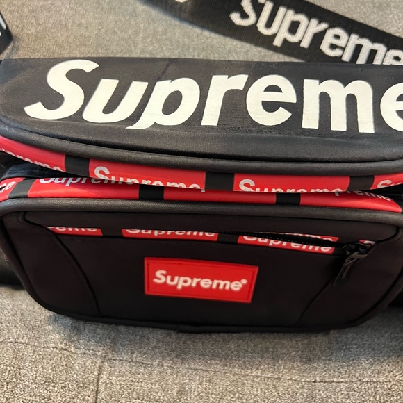 Supreme Fannypack Crossbody Bag Purse Black Red NWOTs